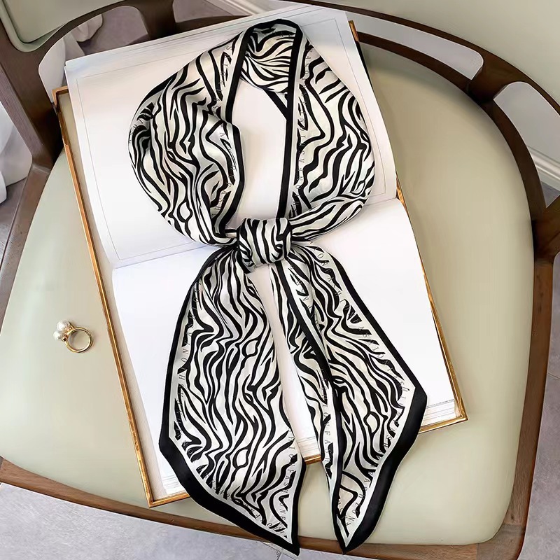 Discount Luxury Bags - Luksusowa jedwabna apaszka damska w zebrę,