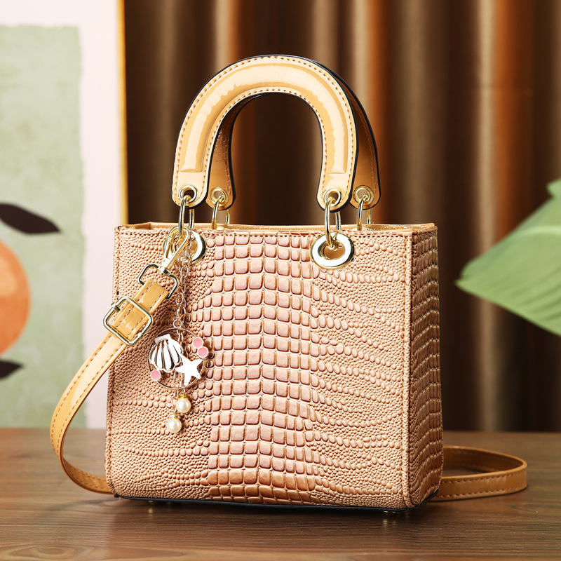 Luxury Bags Classy - Mała kwadratowa torebka damska z teksturą