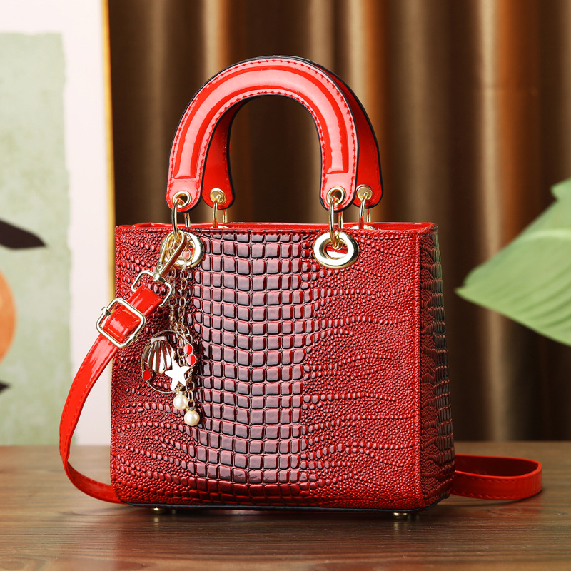 Mała kwadratowa torebka damska – Luxury Bags Classy recenzja i cena