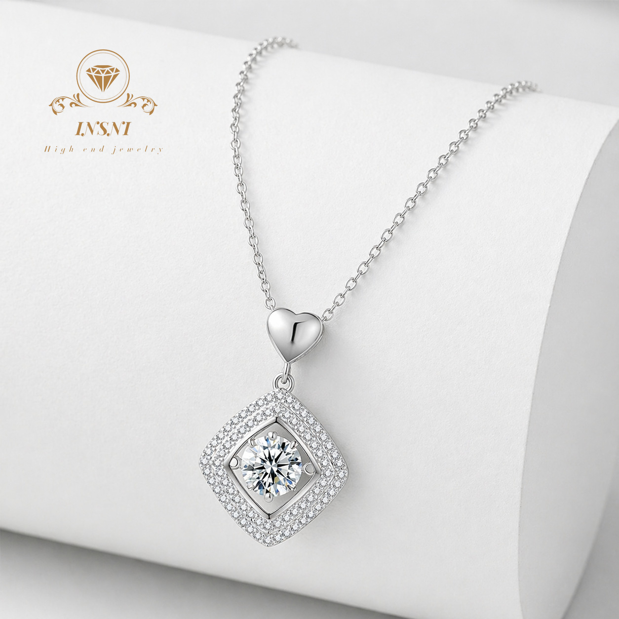 Naszyjnik z zawieszką w kształ – Luxury Bags Affordable recenzja i cena