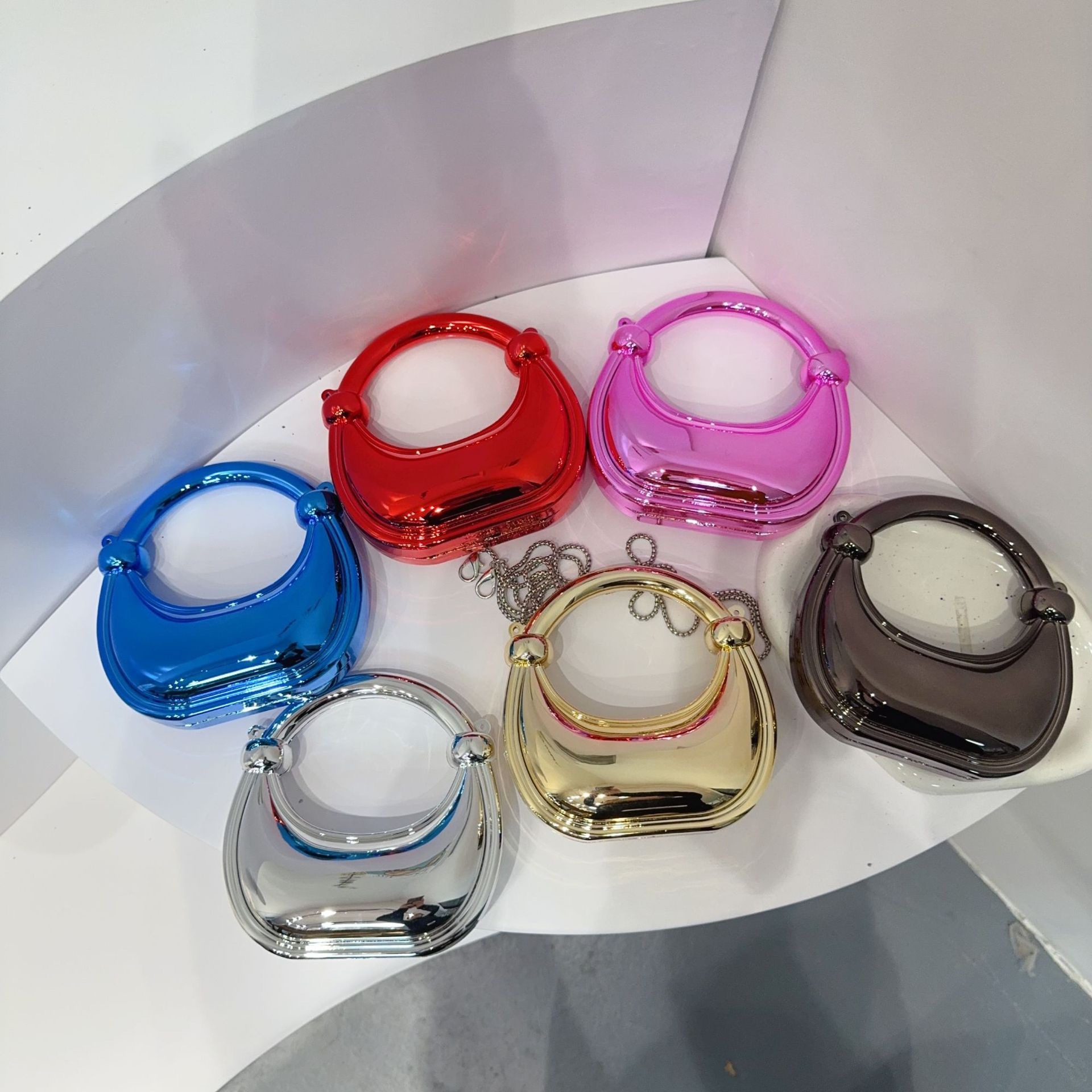 Mini złota torebka wieczorowa  – Shoulder Bag Slouchy recenzja i cena
